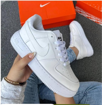 Combo Colegial Tenis blancos y zapatos